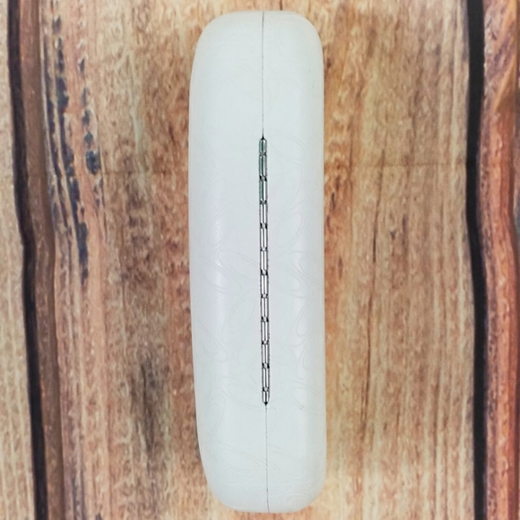 Oakley Classic White Signature "O" Logo Hard Clamshell Glasses Sunglasses Case - Picture 2 of 8